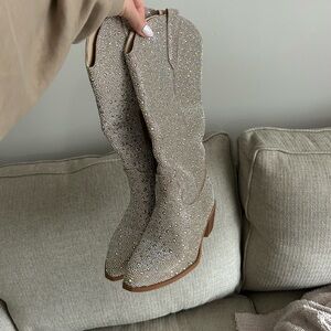 Sparkle cowboy boots!! Size 8